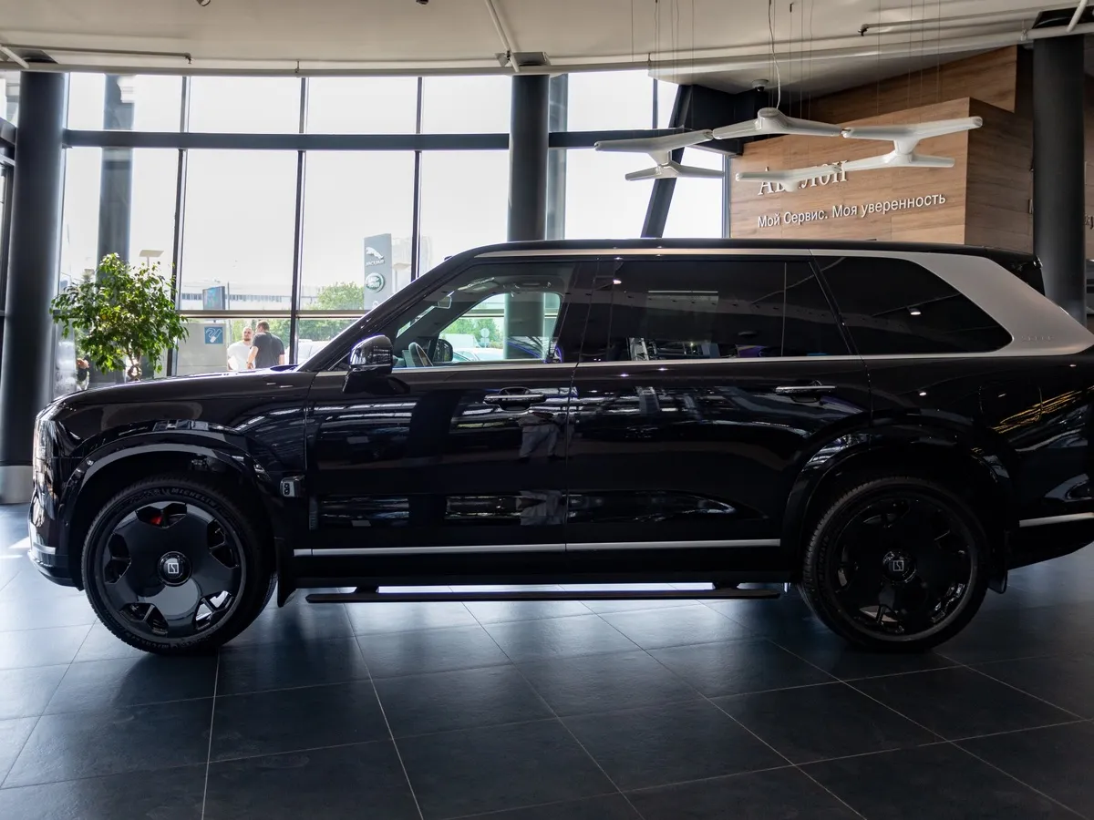 Zeekr 9X 2.0h AT 4WD (1177 л.с.) Hyper Черный в АВИЛОН. Слайд №3