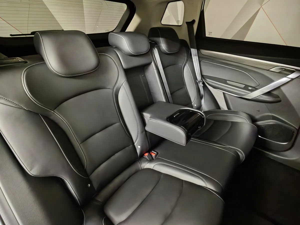 Geely Atlas Pro 1.5T AT FWD (177 л.с.) Luxury Белый в АВИЛОН. Слайд №17