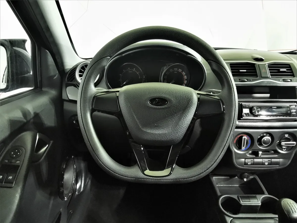 ВАЗ (Lada) Granta 1.6 MT 8кл (87 л.с.) Черный в АВИЛОН. Слайд №19