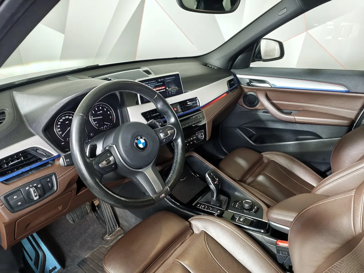 BMW X1 20i xDrive (192 л.с.) M Sport Белый в АВИЛОН. Слайд №12