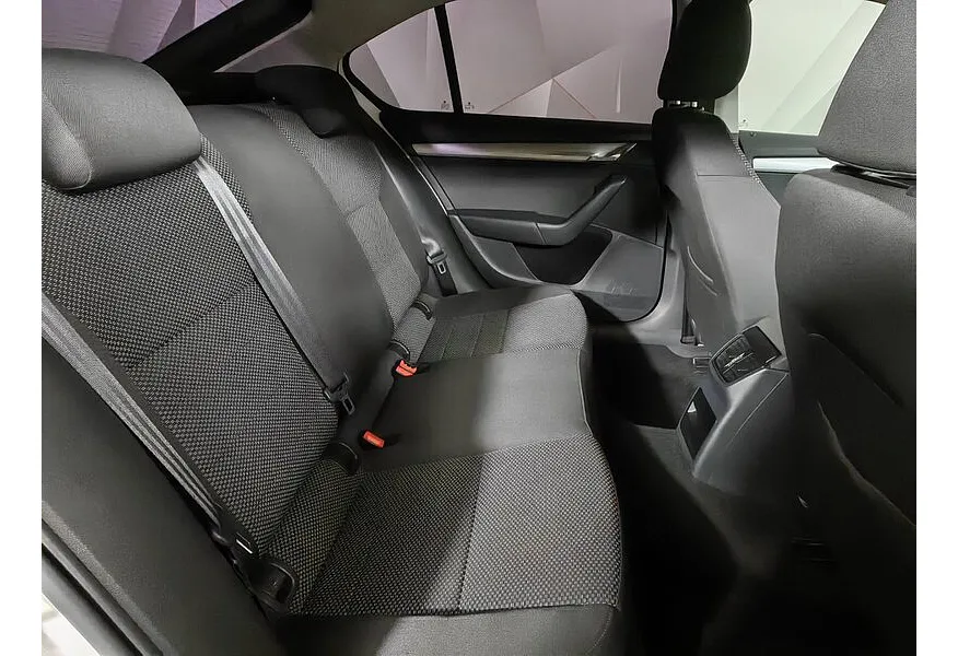 АВИЛОН - Skoda Octavia 1.4 TSI MT (150 л.с.) Hockey Edition Белый - slide 13