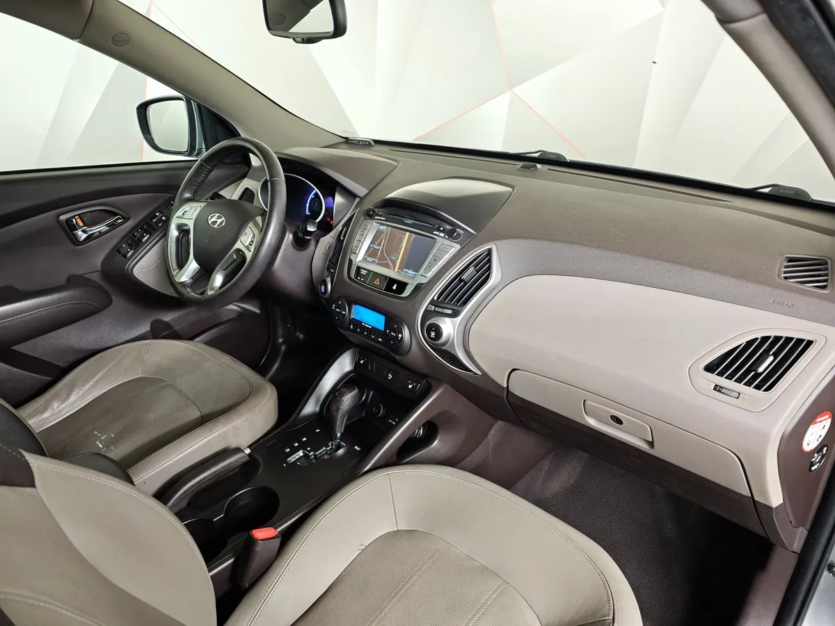 Hyundai ix35 2.0 AT 4WD (150 л.с.) Prestige Серый в АВИЛОН. Слайд №13