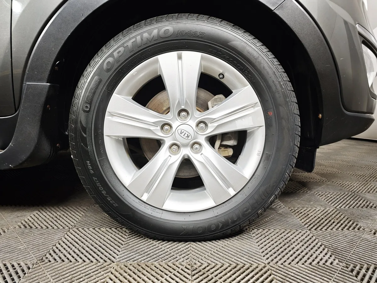 Kia Sportage 2.0 MT 4WD (150 л.с.) Серебристый в АВИЛОН. Слайд №9