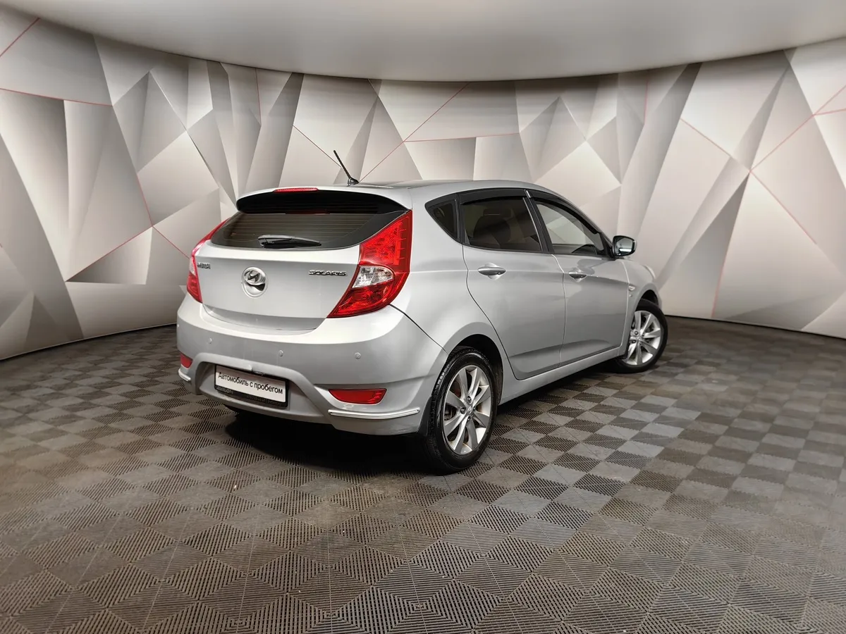 Hyundai Solaris 1.6 AT (123 л.с.) Active Серебристый в АВИЛОН. Слайд №2