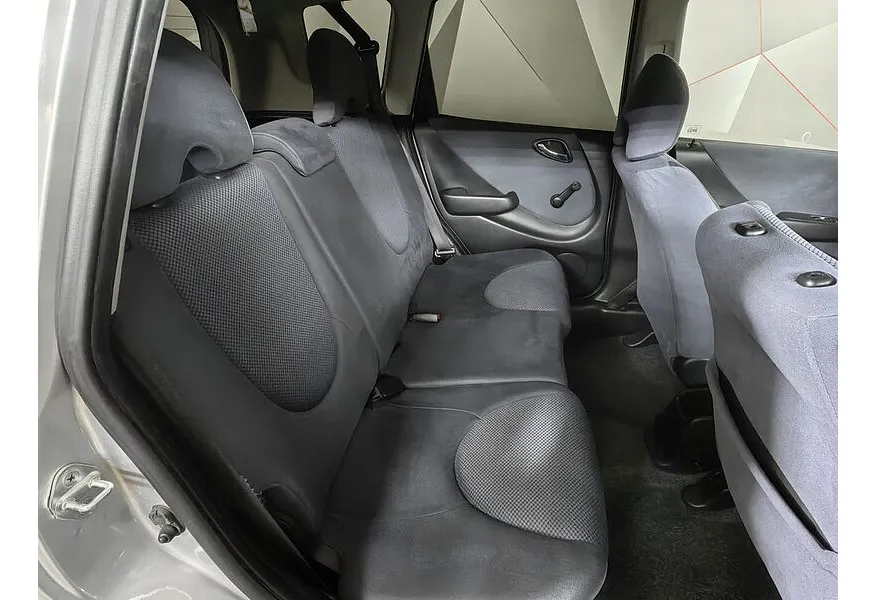 Honda Jazz 1.4 CVT (83 л.с.) Серебристый в АВИЛОН. Слайд №13 Honda Jazz 1.4 CVT (83 л.с.) Серебристый в АВИЛОН. Слайд №13