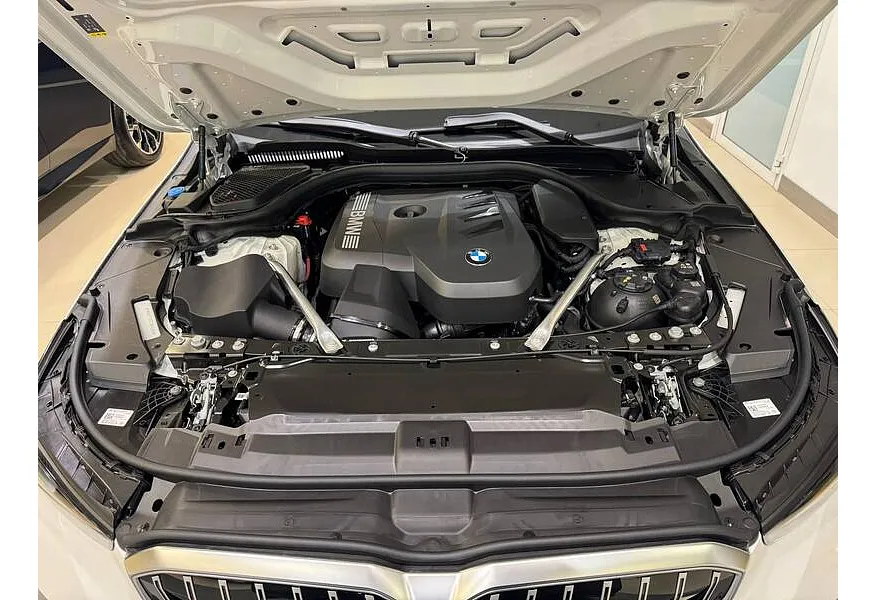 BMW 5 серия 530i xDrive AT (252 л.с.) Белый в АВИЛОН. Слайд №11