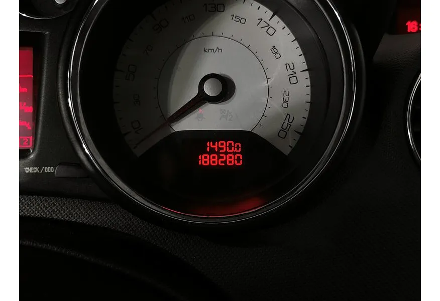 АВИЛОН - Peugeot 408 1.6 HDI MT (112 л.с.) Серебристый - slide 17