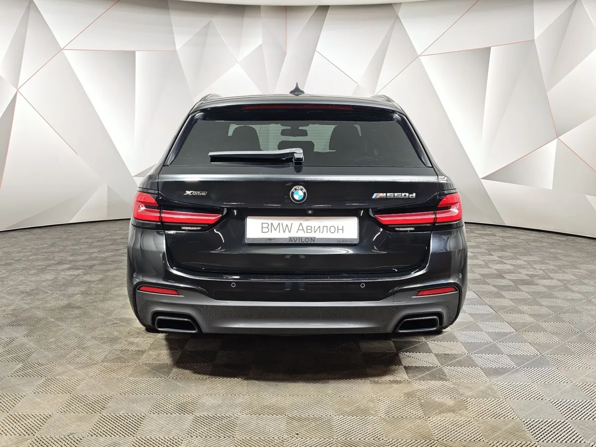 BMW 5 серия M550d xDrive Steptronic (400 л.с.) Черный в АВИЛОН. Слайд №4