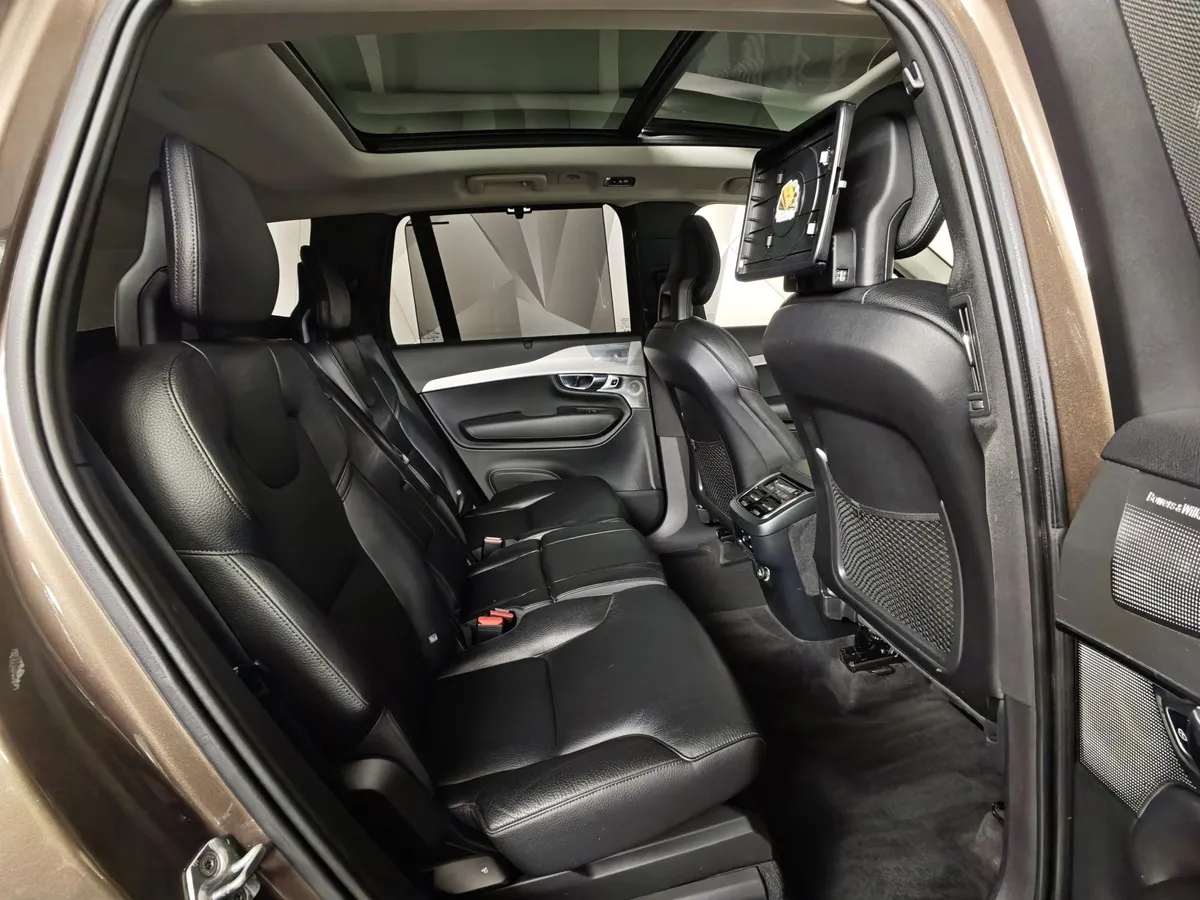 Volvo XC90 2.0 AT AWD D5 (5 мест) (225 л.с.) Inscription Коричневый в АВИЛОН. Слайд №16