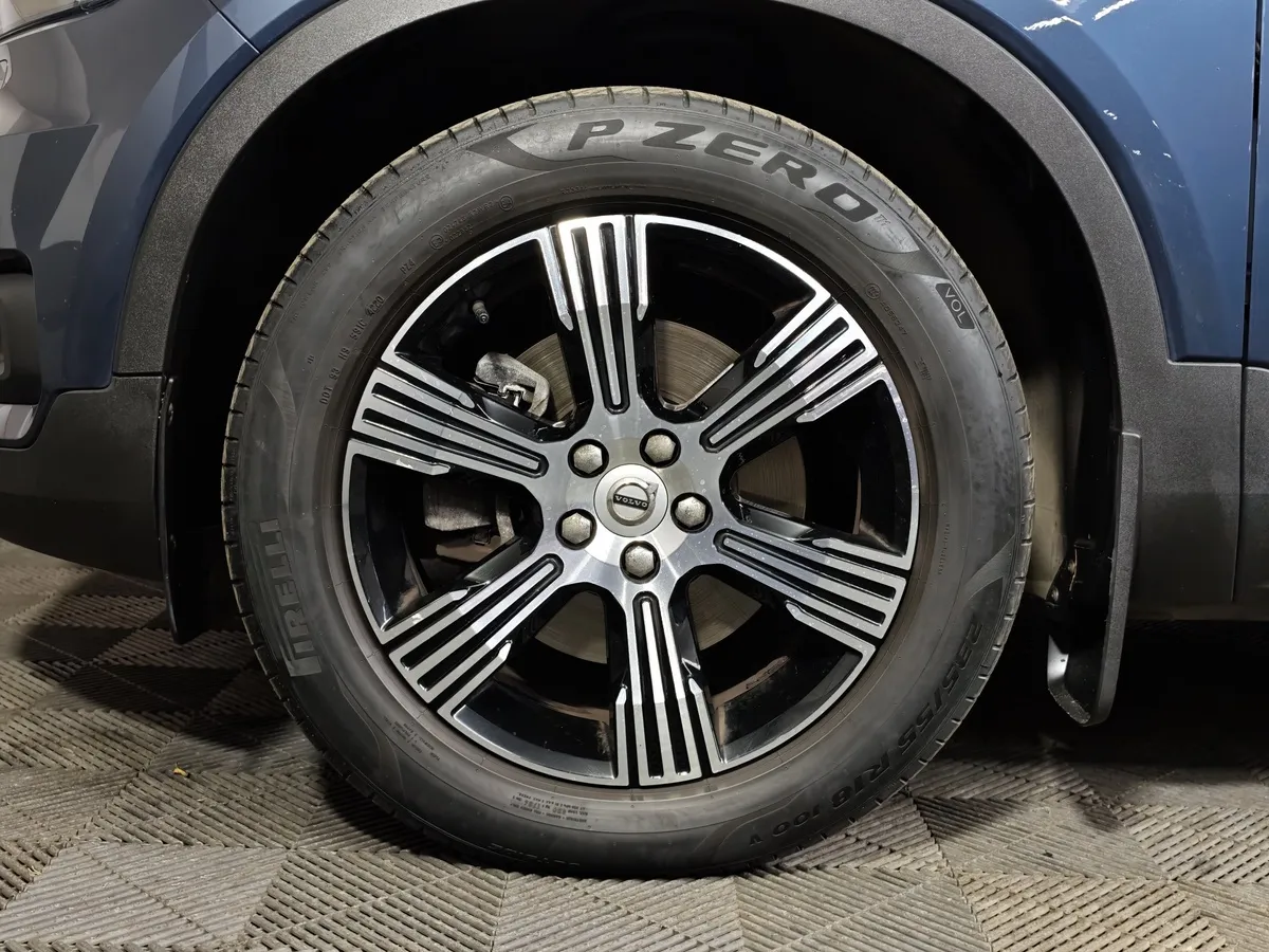 Volvo XC40 2.0 T4 Drive-E AT AWD (190 л.с.) Синий в АВИЛОН. Слайд №9
