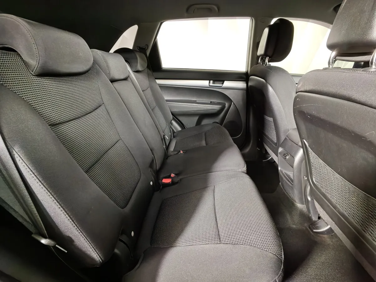 Kia Sorento 2.4 AT (175 л.с.) Classic Серебристый в АВИЛОН. Слайд №15
