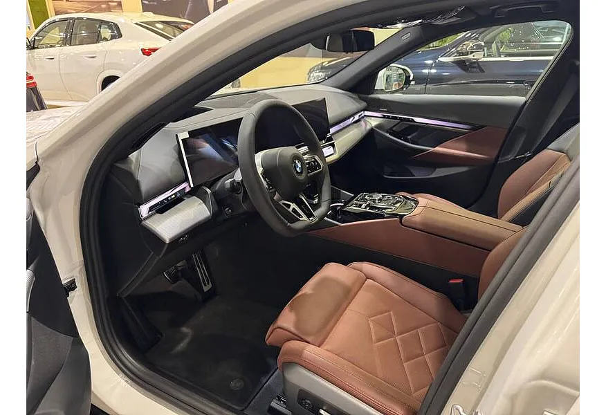 BMW 5 серия 530i xDrive AT (252 л.с.) Белый в АВИЛОН. Слайд №7