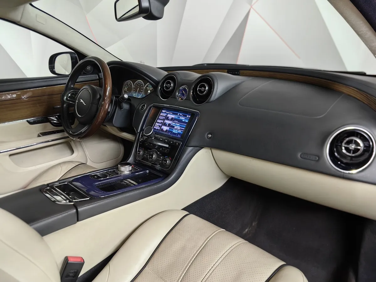 Jaguar XJ 3.0 AT AWD LWB (340 л.с.) Portfolio Черный в АВИЛОН. Слайд №12