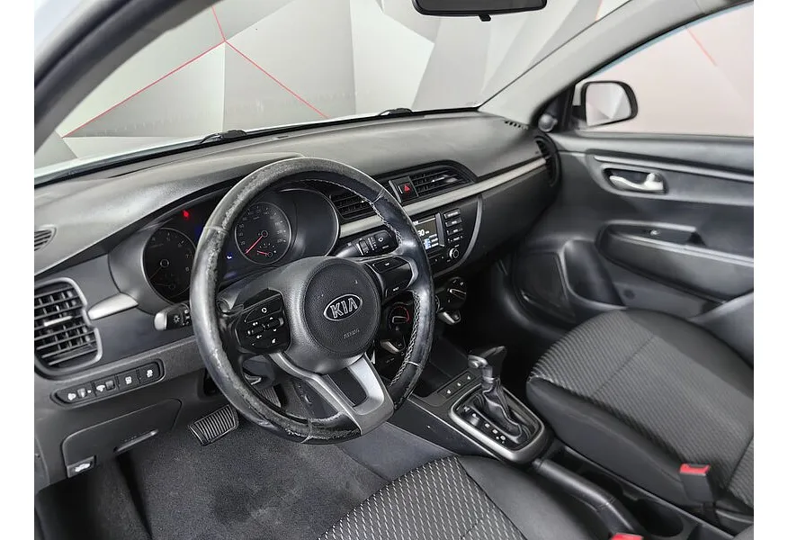Kia Rio 1.4 AT (100 л.с.) Белый в АВИЛОН. Слайд №18 Kia Rio 1.4 AT (100 л.с.) Белый в АВИЛОН. Слайд №18