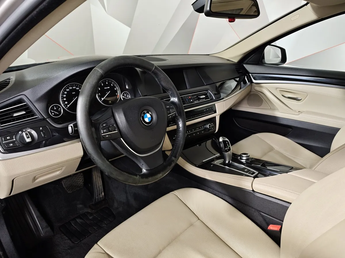 BMW 5 серия 523i AT (204 л.с.) Base Локальная сборка Бежевый в АВИЛОН. Слайд №12