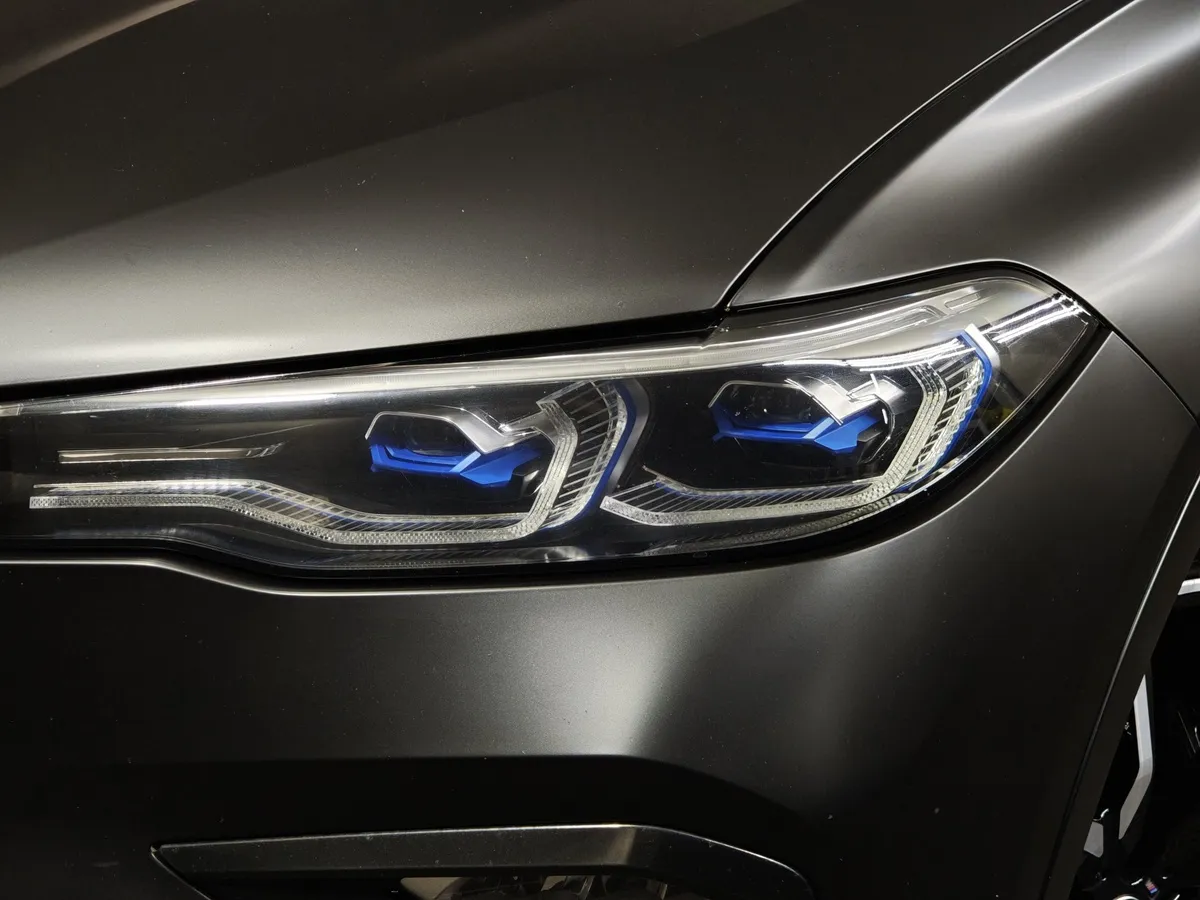 BMW X7 xDrive40d Steptronic (340 л.с.) Базовая (Локальная сборка) Черный в АВИЛОН. Слайд №8