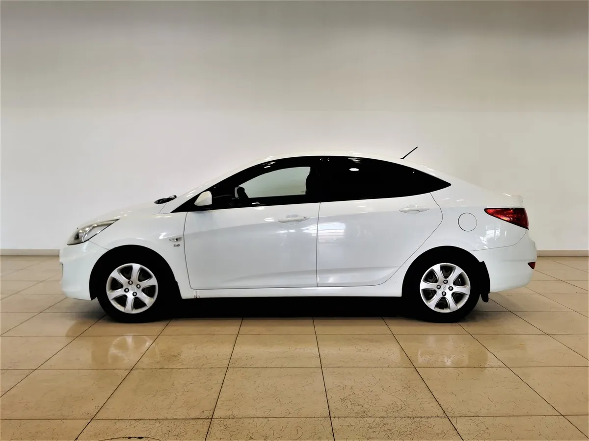 Hyundai Solaris 1.6 MT (123 л.с.) Comfort Белый в АВИЛОН. Слайд №5