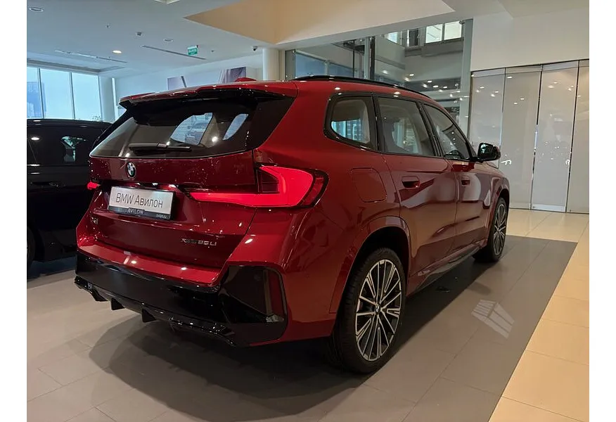 BMW X1 xDrive25 Li (204 л.с.) Красный в АВИЛОН. Слайд №5