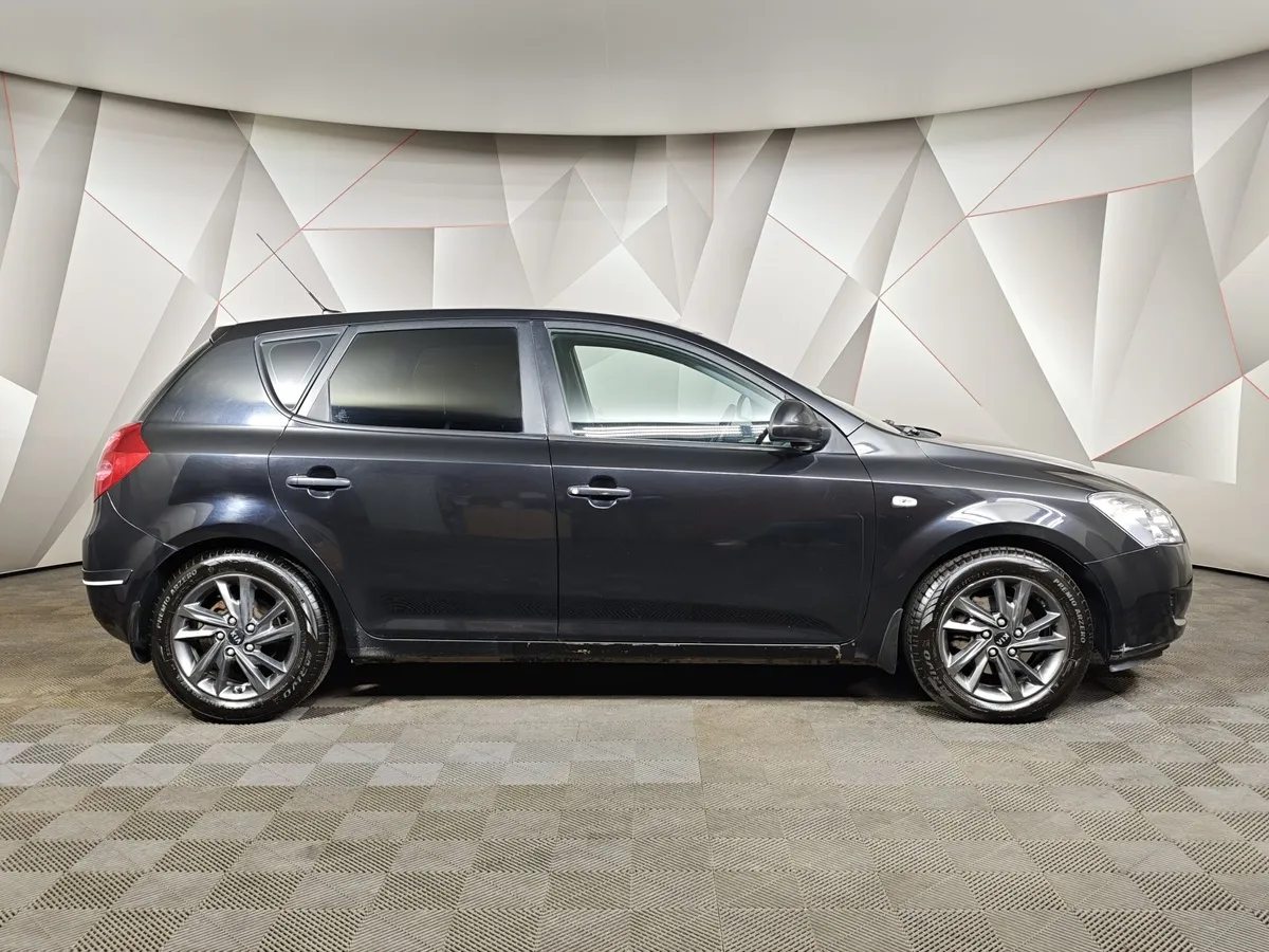 Kia Ceed 1.6 MT (122 л.с.) Черный в АВИЛОН. Слайд №6