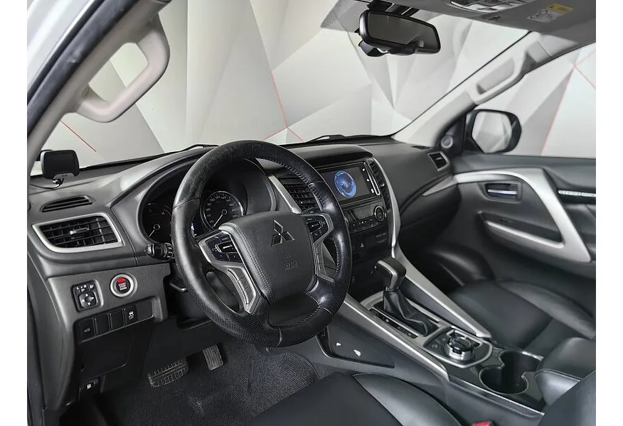 Mitsubishi Pajero Sport 2.4 DI-D AT AWD (181 л.с.) Белый в АВИЛОН. Слайд №18