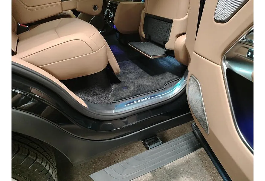 Land Rover Range Rover 4.4 P530 V8 LWB AT AWD (530 л.с.) Autobiography Черный в АВИЛОН. Слайд №8