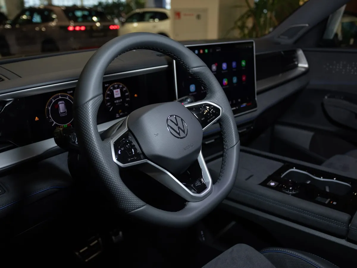 Volkswagen Teramont PRO 2.0 TSI 7DSG 4Motion (272 л.с.) R-Line Белый в АВИЛОН. Слайд №6