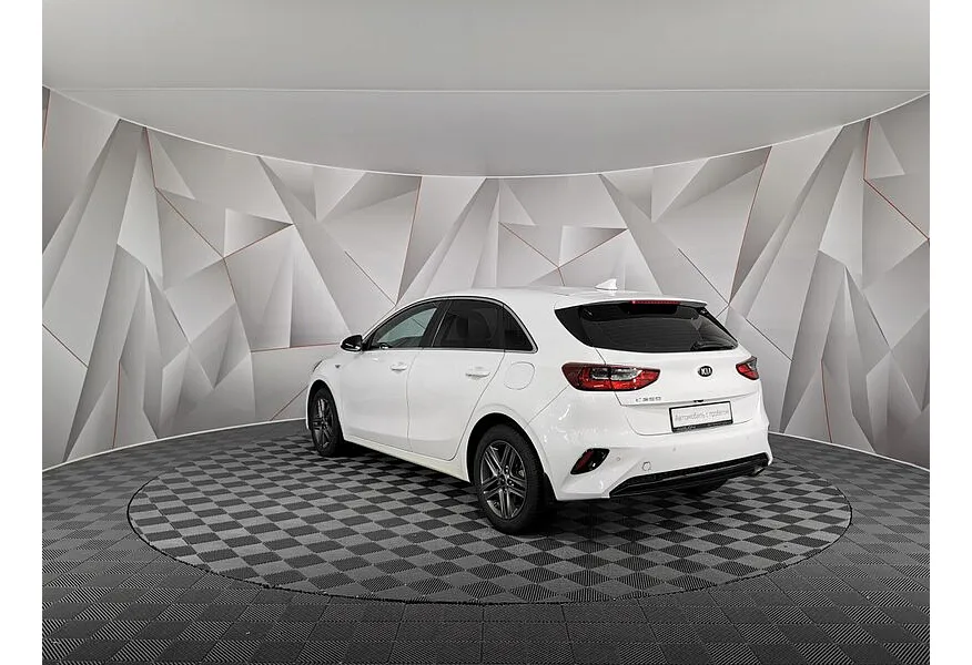 Kia Ceed 1.4 T-GDI AMT (140 л.с.) Comfort Белый в АВИЛОН. Слайд №4