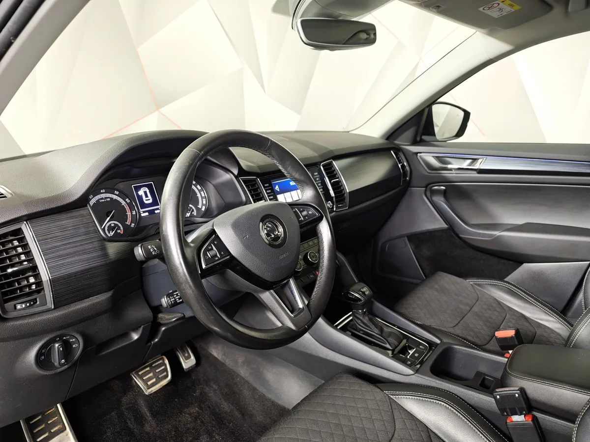 Skoda Kodiaq 2.0 TSI DSG 4X4 (180 л.с.) Черный в АВИЛОН. Слайд №19