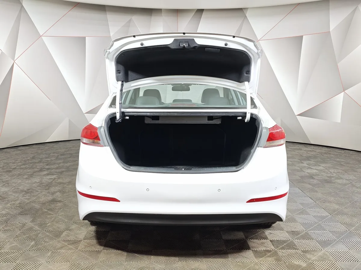 Hyundai Elantra 2.0 - 6AT (150 л.с.) Elegance + Style Белый в АВИЛОН. Слайд №12
