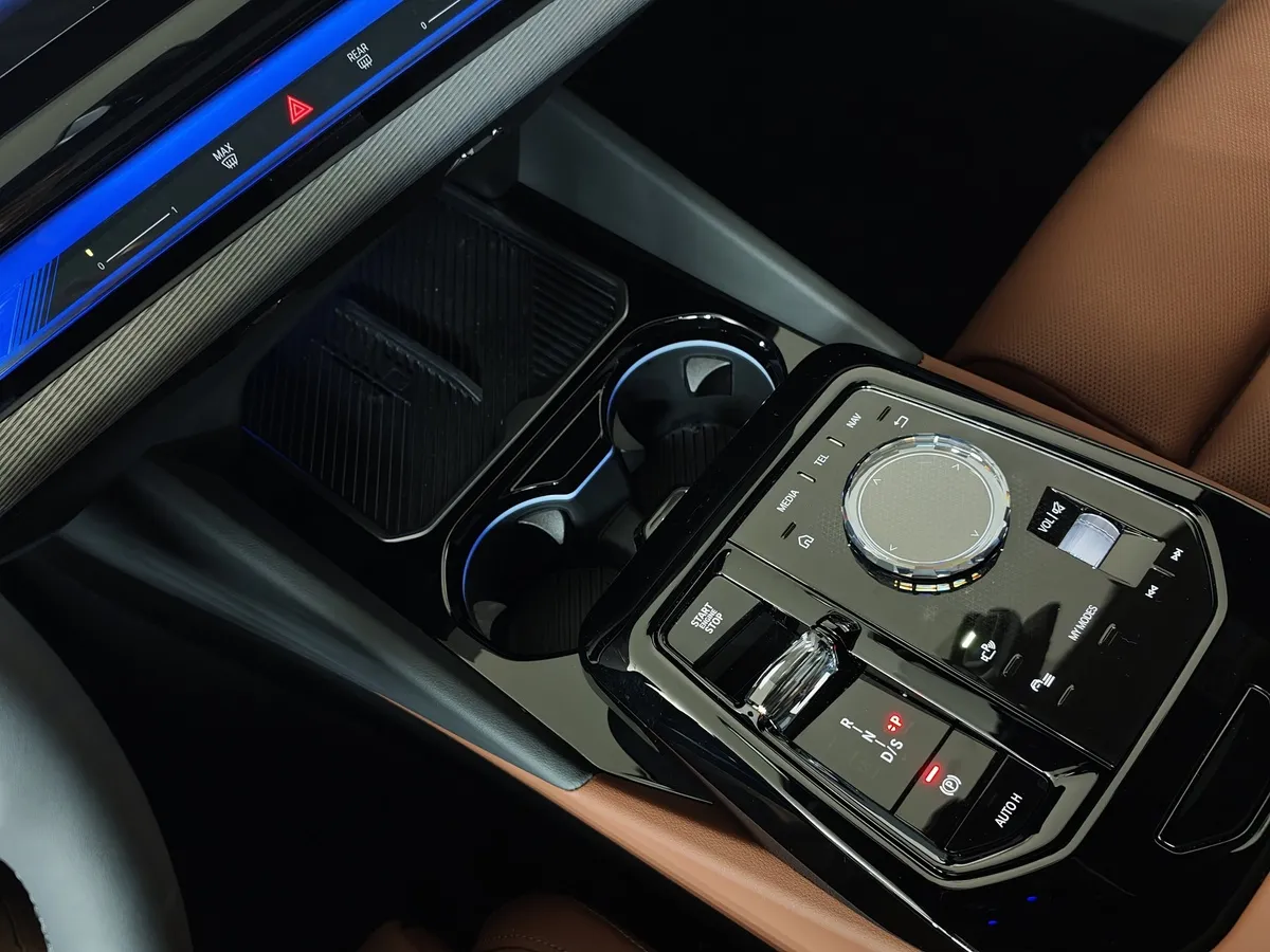 BMW 5 серия 530i xDrive AT (252 л.с.) Синий в АВИЛОН. Слайд №20