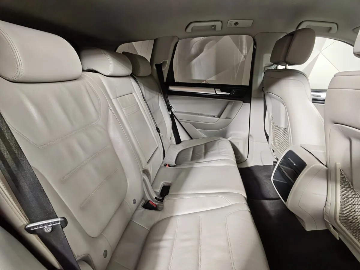 Volkswagen Touareg 3.6 FSI Tiptronic 4Motion (249 л.с.) V6 FSI Черный в АВИЛОН. Слайд №16