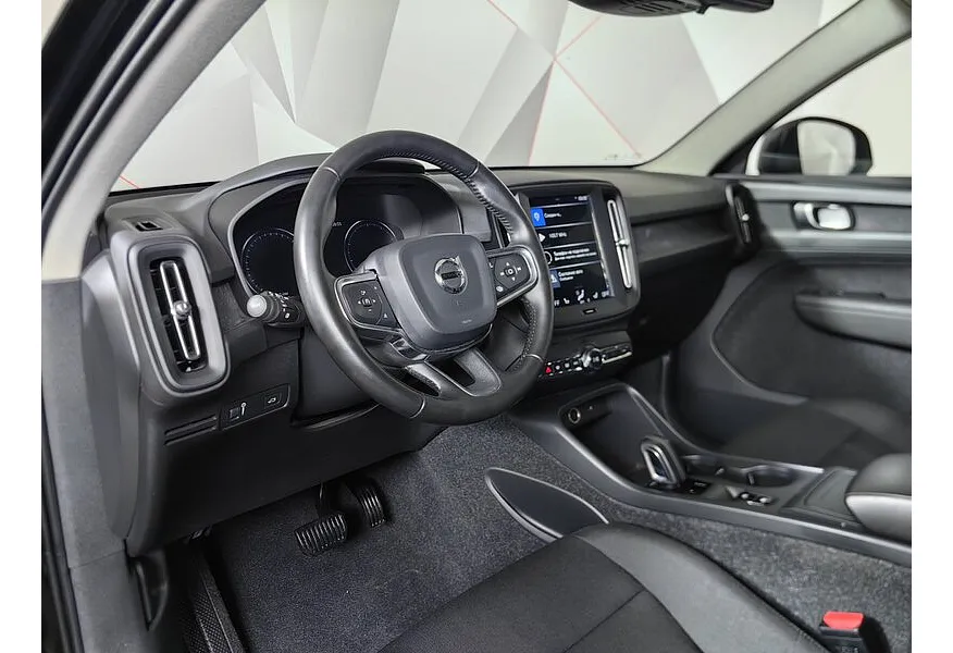 Volvo XC40 2.0 T4 Drive-E AT AWD (190 л.с.) Momentum Черный в АВИЛОН. Слайд №17