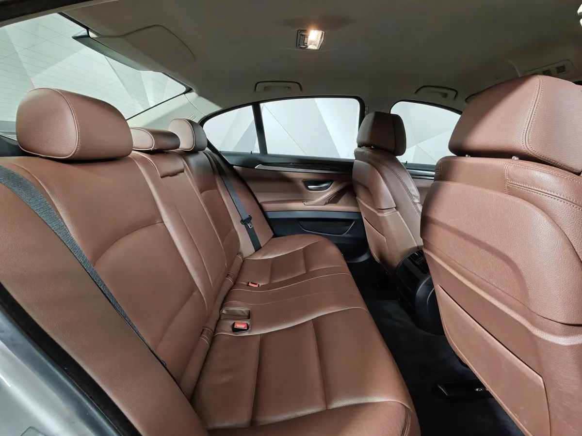 BMW 5 серия 530d xDrive Steptronic (258 л.с.) Бежевый в АВИЛОН. Слайд №14
