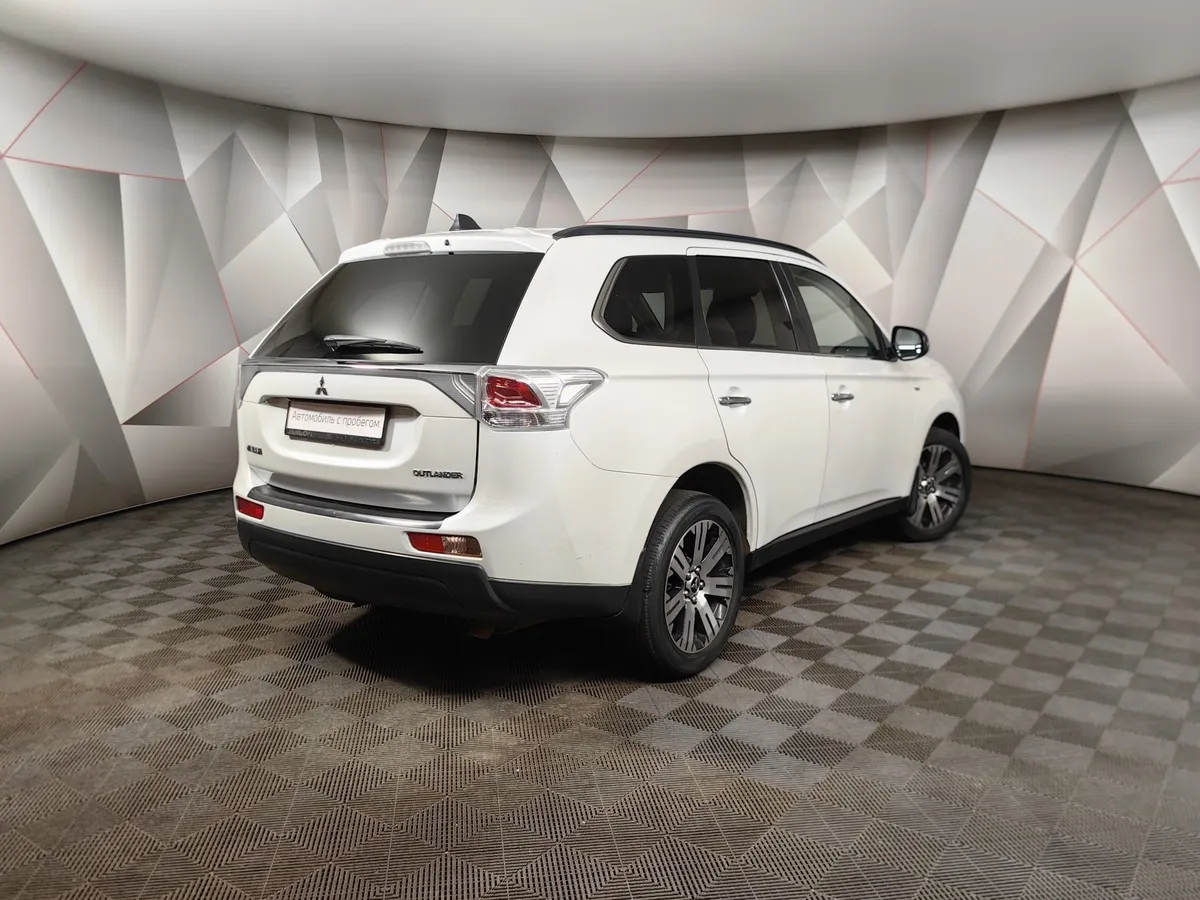 Mitsubishi Outlander 3.0 AT 4WD (230 л.с.) Белый в АВИЛОН. Слайд №2
