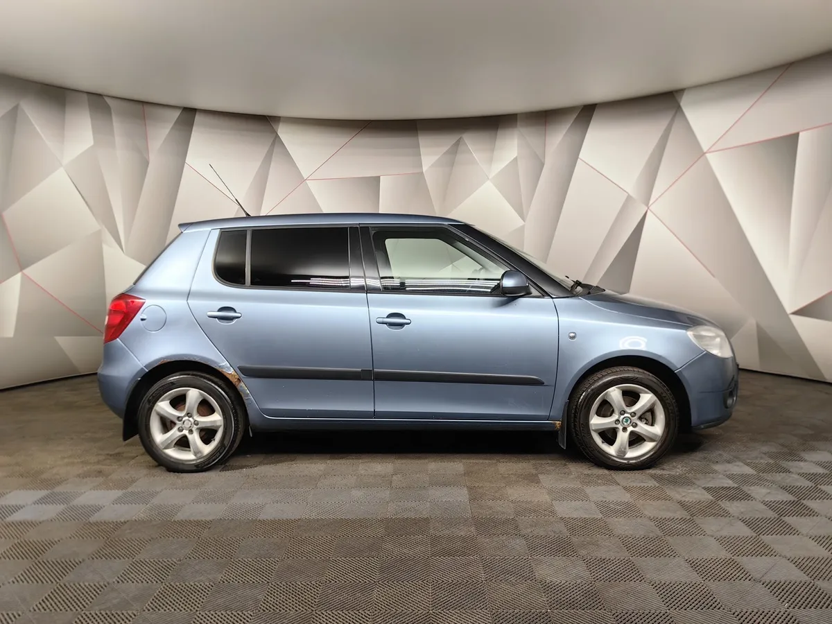 Skoda Fabia 1.4 MT (125 л.с.) Голубой в АВИЛОН. Слайд №6