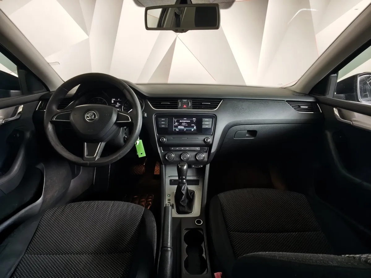 Skoda Octavia 1.6 MPI AT (110 л.с.) Черный в АВИЛОН. Слайд №14