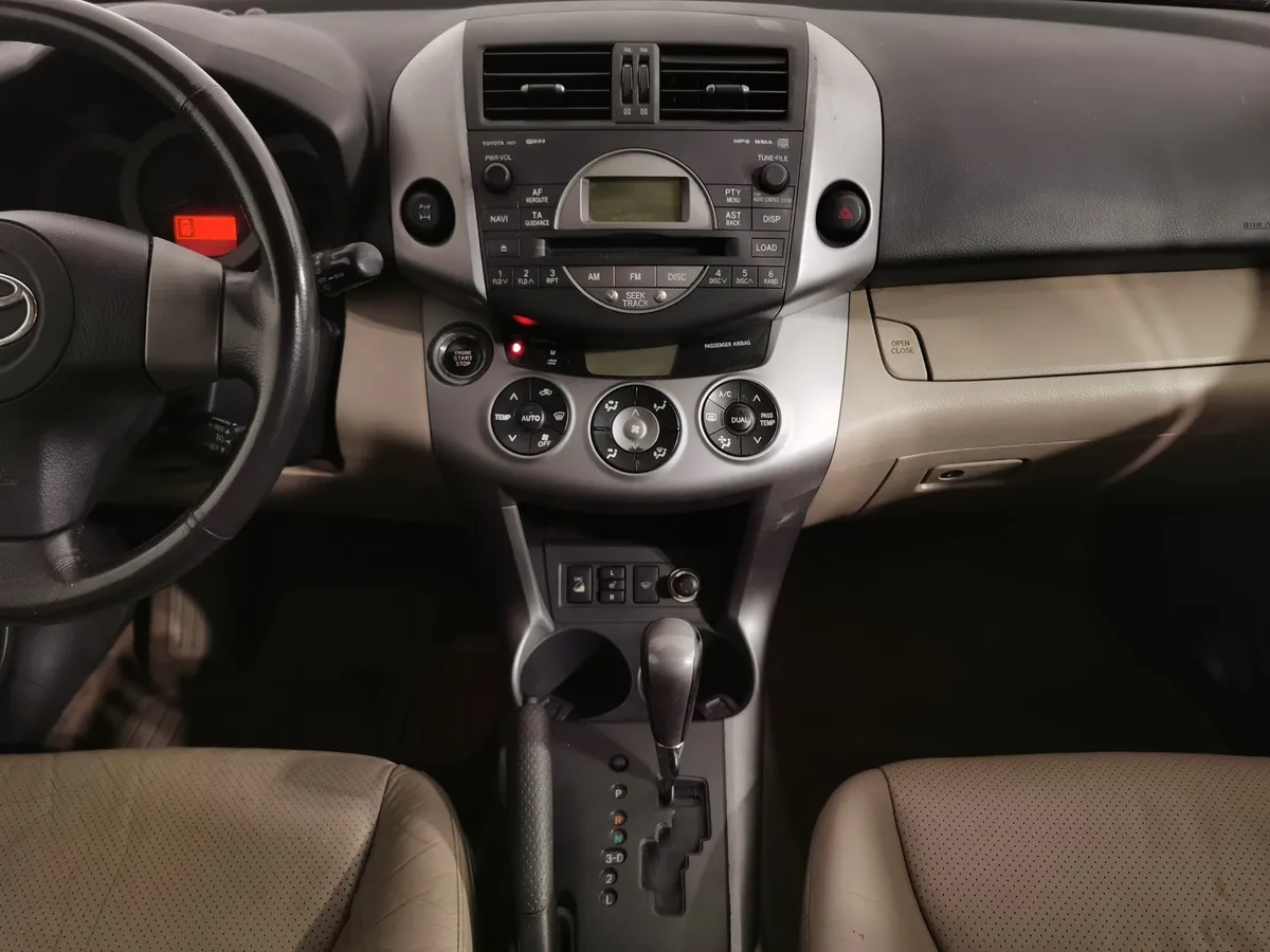 Toyota RAV4 2.0 AT AWD (152 л.с.) Бежевый в АВИЛОН. Слайд №13