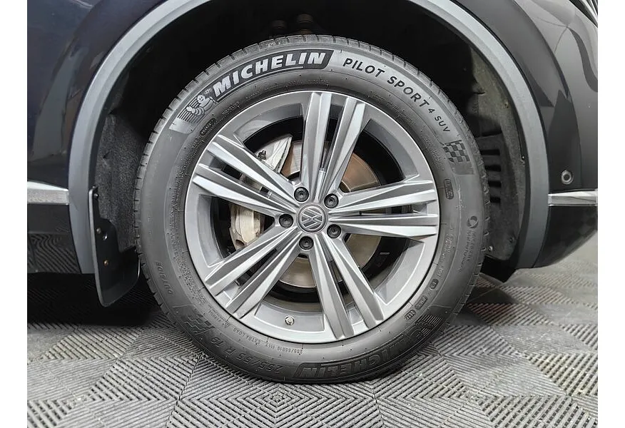 АВИЛОН - Volkswagen Touareg 2.0 TSI Tiptronic 4Motion (249 л.с.) Exclusive Черный - slide 16