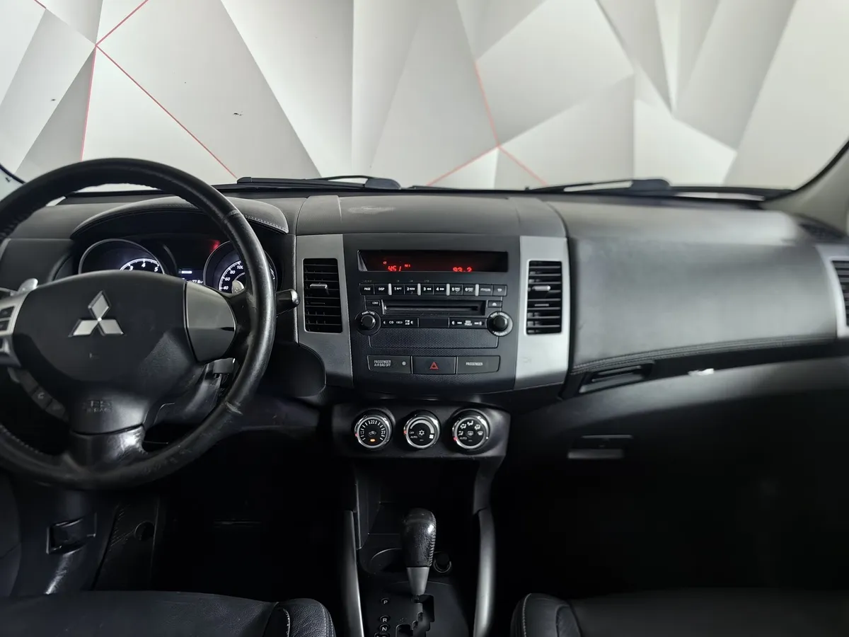 Mitsubishi Outlander 2.0 CVT 4WD (147 л.с.) Серый в АВИЛОН. Слайд №15