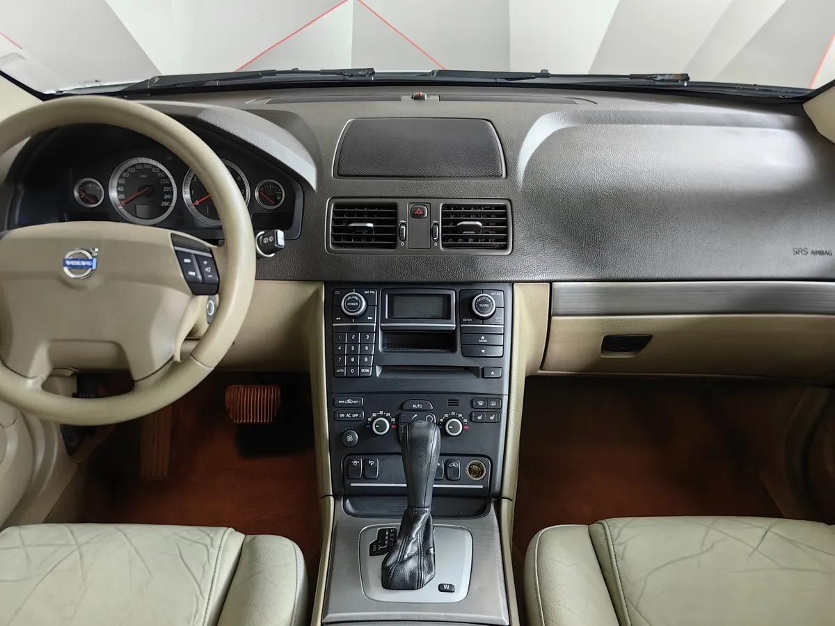 Volvo XC90 2.5 T5 Geartronic AWD (5 мест) (210 л.с.) Белый в АВИЛОН. Слайд №14