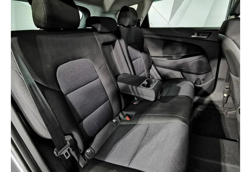 Hyundai Tucson 2.0 (150 л.с.) MPi-6MT-4WD Family Серый в АВИЛОН. Слайд №16