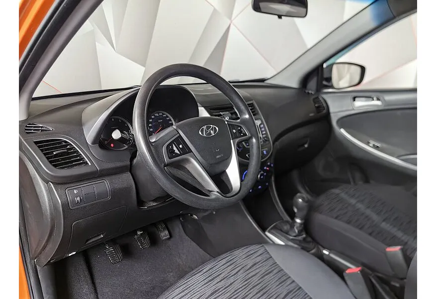 Hyundai Solaris 1.6 MT (123 л.с.) Comfort Оранжевый в АВИЛОН. Слайд №19 Hyundai Solaris 1.6 MT (123 л.с.) Comfort Оранжевый в АВИЛОН. Слайд №19