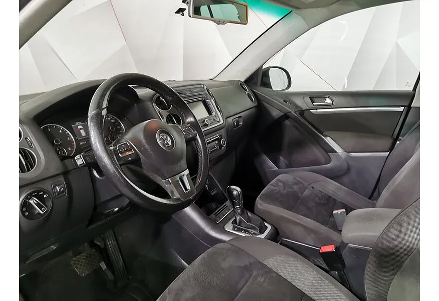 Volkswagen Tiguan 2.0 TDI 4Motion AT (140 л.с.) Track & Field Черный в АВИЛОН. Слайд №19