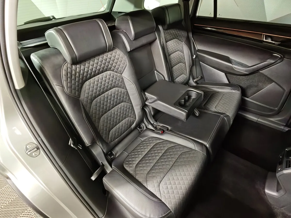 Skoda Kodiaq 2.0 TDI DSG 4X4 (150 л.с.) Бежевый в АВИЛОН. Слайд №17