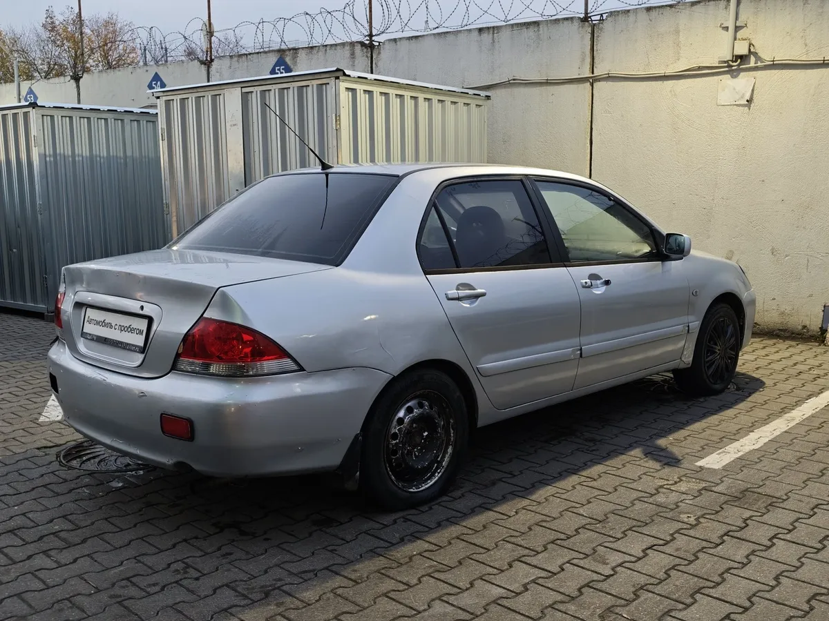 Mitsubishi Lancer 1.3 MT (82 л.с.) Белый в АВИЛОН. Слайд №2