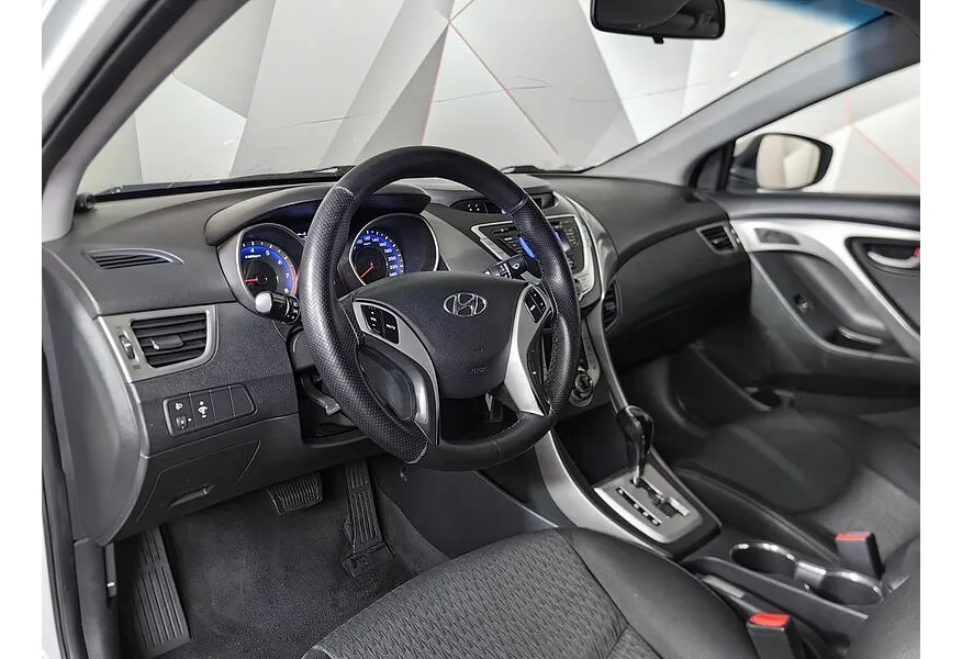 Hyundai Elantra 1.6 MT (132 л.с.) Comfort Белый в АВИЛОН. Слайд №19