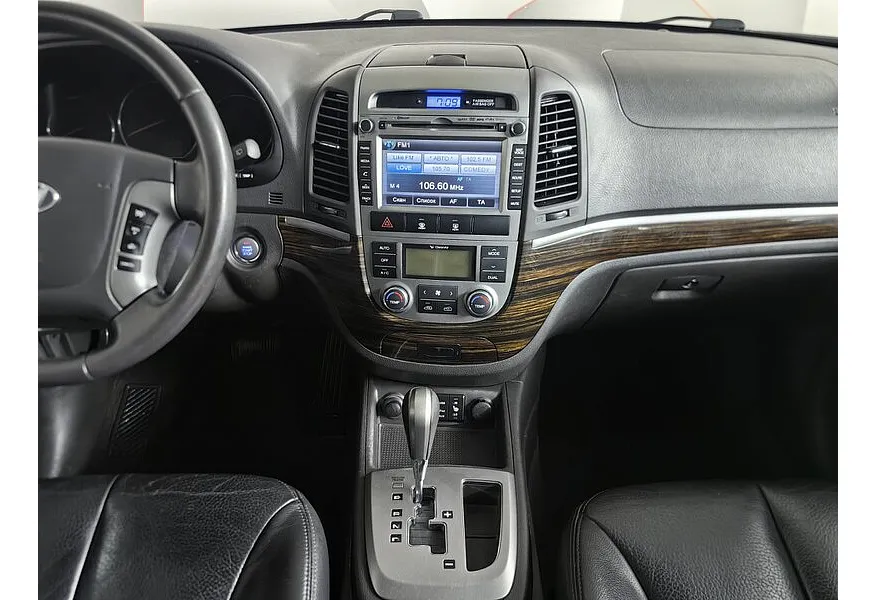 Hyundai Santa Fe 2.4 AT 4WD (174 л.с.) Красный в АВИЛОН. Слайд №15