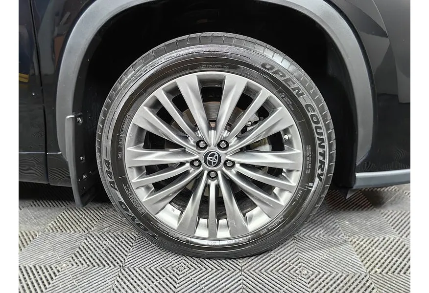 АВИЛОН - Toyota Highlander 3.5T AT 4WD (249 л.с.) Luxe Safety Черный - slide 16