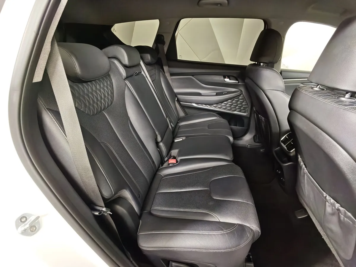 Hyundai Santa Fe 2.4 (188 л.с.) - 6AT Lifestyle + Smart Sense Белый в АВИЛОН. Слайд №16