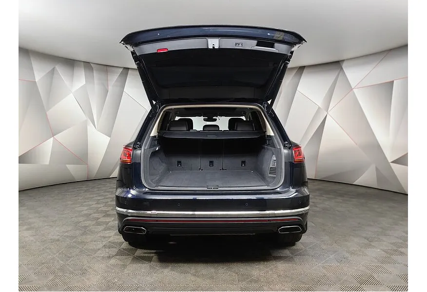 Volkswagen Touareg 3.0 V6 TDI Tiptronic 4Motion (249 л.с.) Exclusive Черный в АВИЛОН. Слайд №12